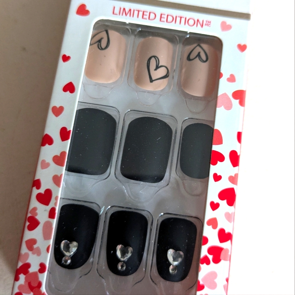 Heart Rhinestone Nails - Picture 3 of 11